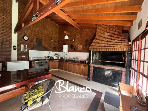 Casa en Venta con 2 cocheras