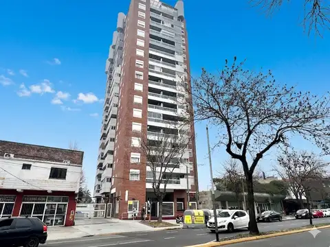 Moderno Depto de 3 Amb con cochera descubierta, Piscina, Gimnasio, SUM, Seguridad 24hs. Pintado a nuevo