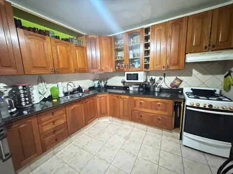 Casa 5 ambientes con 1 baño