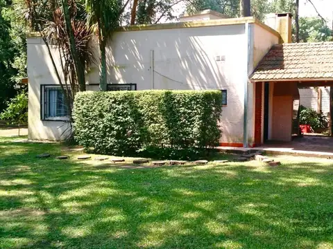 IMPECABLE QUINTA con PILETA y FONDO LIBRE en LA PLATA