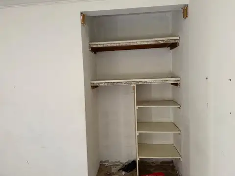 Casa 8 ambientes con 2 baños