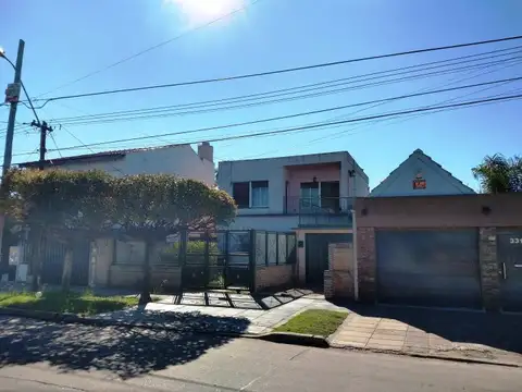 Venta PH tipo casa con garaje y patio en Morón