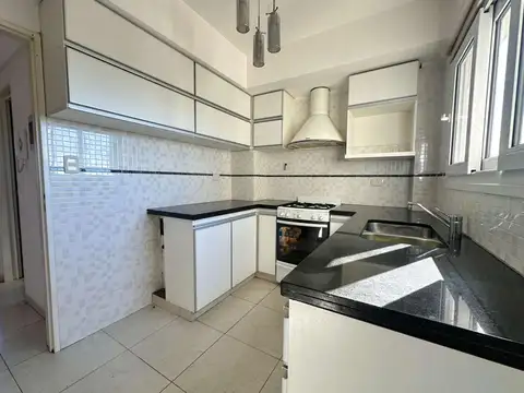 Departamento de 2 ambientes con balcon y cochera