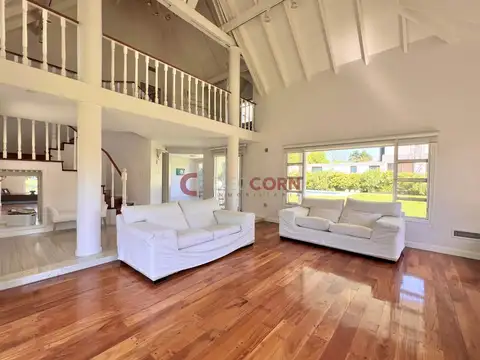 Casa 5 ambientes con 3 baños