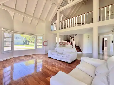 Casa en Venta con 5 cocheras