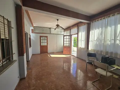 Gob. Castro 1174, E/ Drago y Los Plátanos