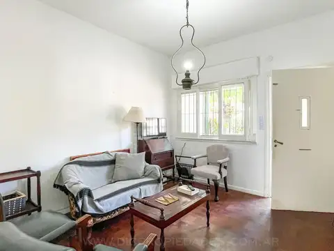 Domingo Faustino Sarmiento al 3000  entre Dorrego y Pelliza