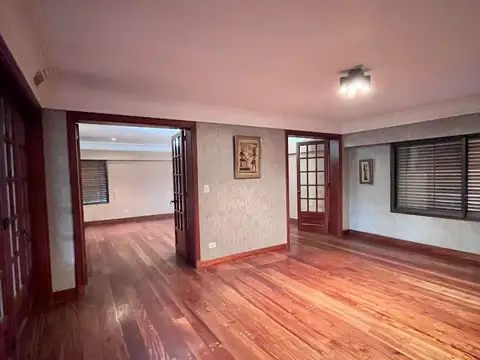 Casa 6 ambientes con 5 baños