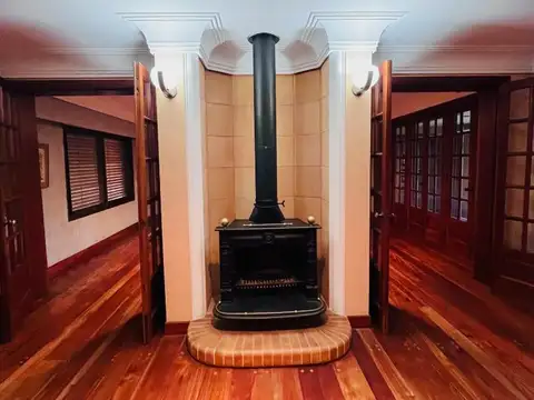 Casa en Venta con 4 cocheras