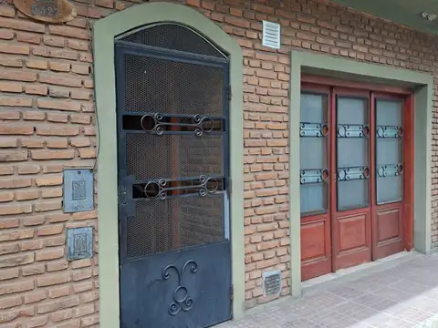 CASA DE 3 DORMITORIOS CON COCHERA Y TERRAZA