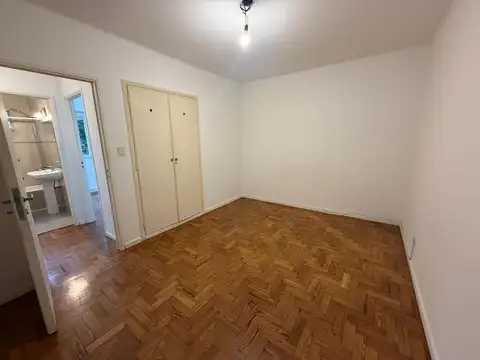 Ladislao Martinez 200, Piso 1°