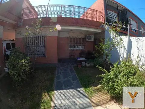 Casa 4 ambientes con 2 baños