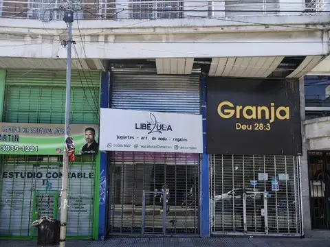 Local a La Calle San Martin Centro. Frente Vidriado 