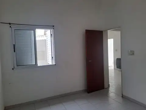 Depto Tipo Casa en Alquiler en La Plata, $ 650.000