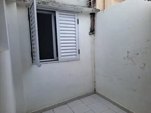 PH con 2 patios sobre avenida
