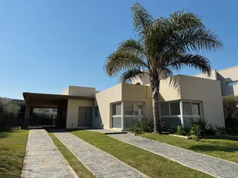 Venta Casa de 3 Dormitorios en San Sebastian