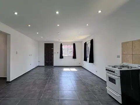 Venta Casa 3 ambientes reciclada con parque