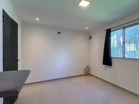 Venta Casa 3 ambientes reciclada con parque