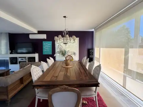 Casa en Venta con 4 cocheras