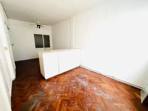Venta luminoso monoambiente en Recoleta