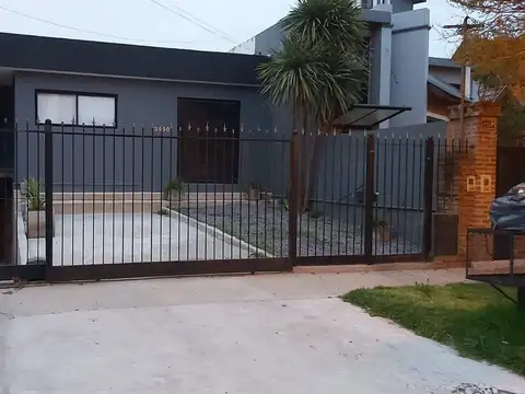 Venta casa 5 ambientes c/ cochera y pileta - Quilmes Oeste