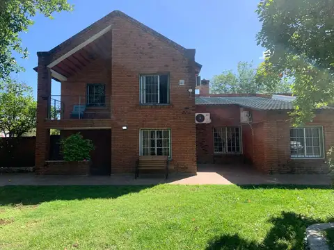 Casa con amplio parque y barbacoa en San Félix.