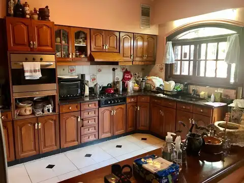 Casa en Venta con 4 cocheras