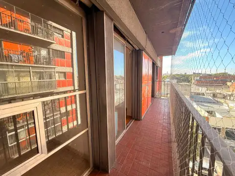 VENTA DPTO. 4 AMB. PARQUE PATRICIOS BALCÓN APTO C.