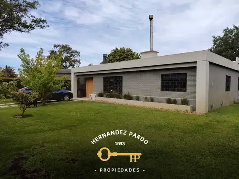 Hermosa y amplia casa en excelente punto, con piscina, Lagomar Sur.