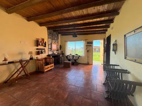 Casa 2 ambientes con 1 baño