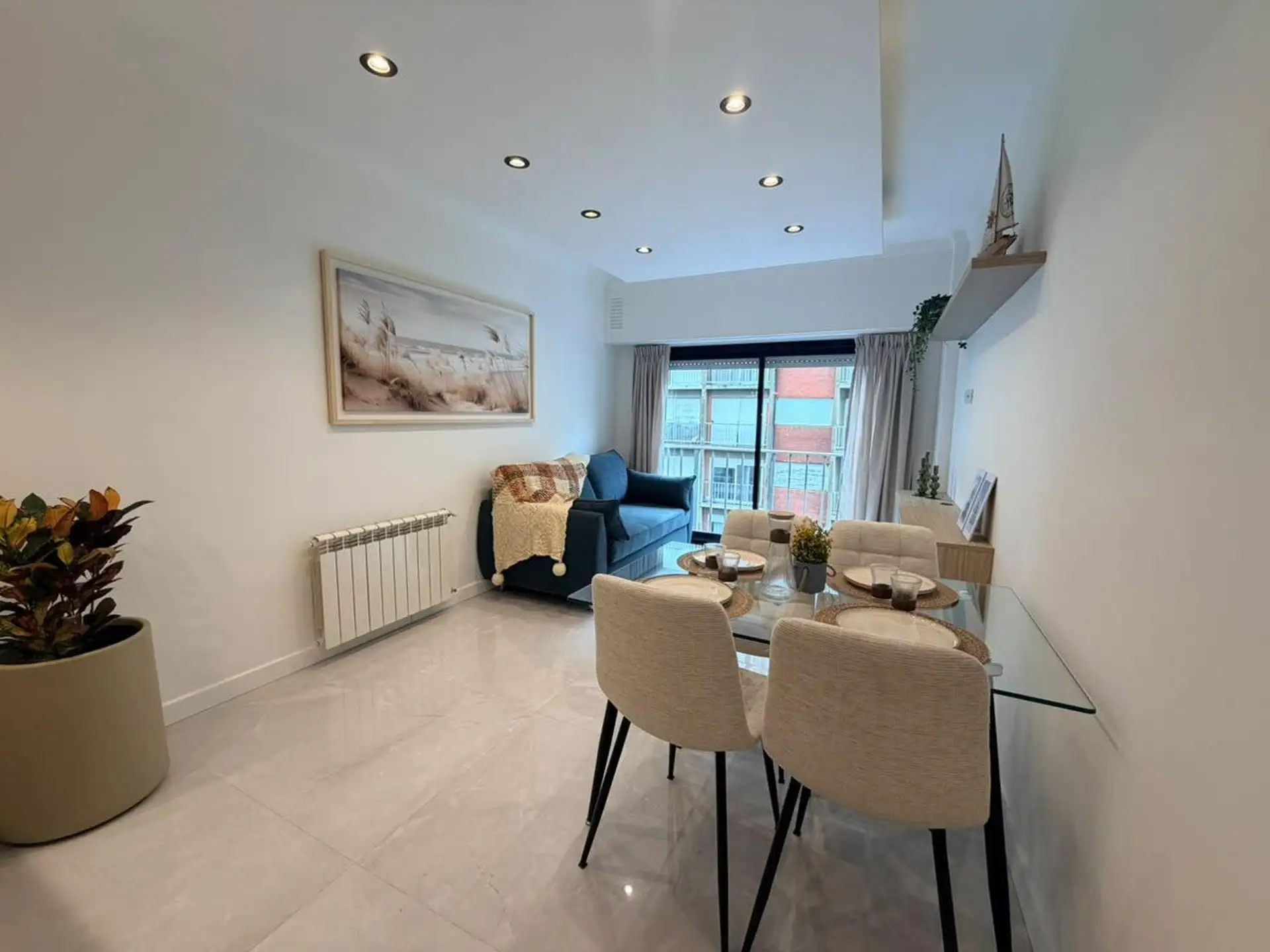 VENTA - Departamento 3 ambientes reciclado y amoblado con balcón francés - Centro Mar del Plata