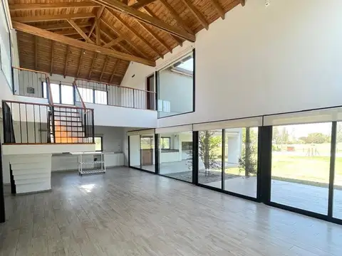Casa 7 ambientes con 3 baños