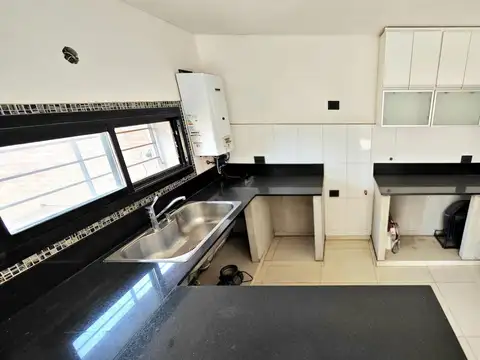 CASA 1 DORMITORIO CON PISCINA EN P. HABITACIONAL IBARLUCEA