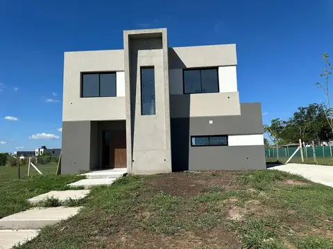 Casa en venta en Santa Elisa 100
