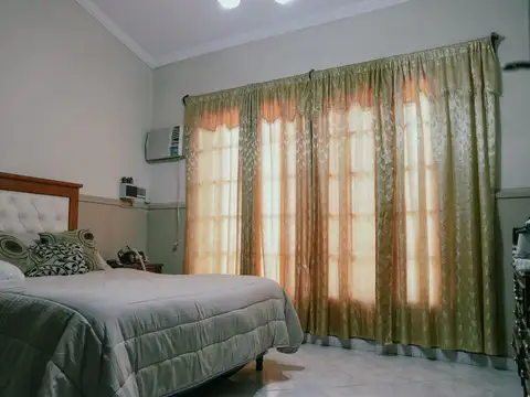 Casa en Venta con 4 cocheras