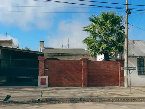 Casa 6 ambientes con 2 baños