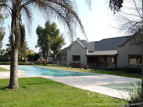 Casa en venta 6 ambientes en Barrancas de Iraola. Hudson. Berazategui. Con escritura!