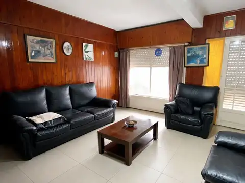 CASA 3 AMBIENTES CON GARAGE LOCAL LOTE PROPIO