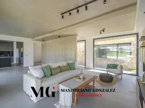 Casa 6 ambientes con 2 baños