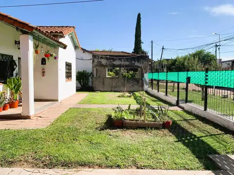 Casa a la venta de 3 ambientes en Grand Bourg con lote de 600 m2