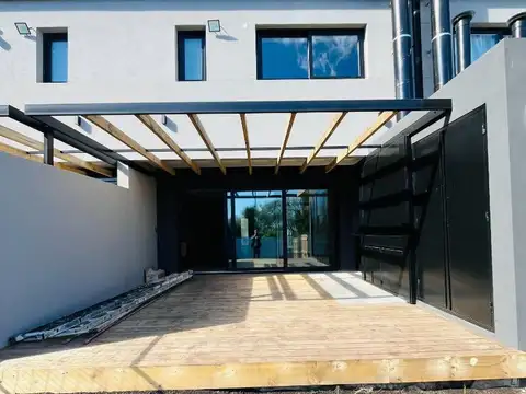 Depto Tipo Casa 4 ambientes con 3 baños