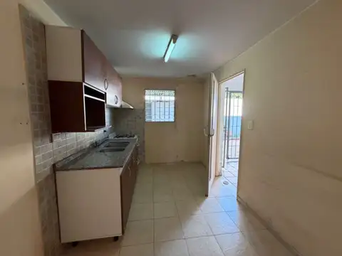 Casa 6 ambientes con 2 baños