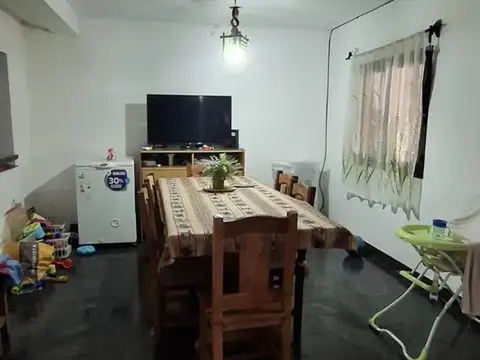 Casa 6 ambientes con 1 baño