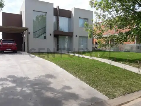 Casa en alquiler de 5 ambientes al agua en Barrio El Cantón Islas – Escobar