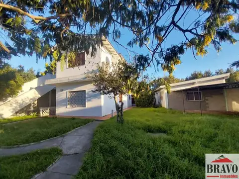 En venta Casa de 3 amb. + Departamento de 2 amb. en Zona Centro, Villa Gesell.
