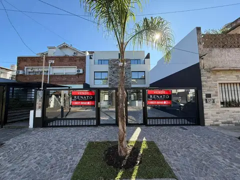 Triplex 5 ambientes con Jardín y Piscina a Estrenar de Categoria - Olivos