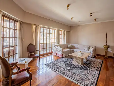 Piso en Caballito, gran living comedor a la calle. Baulera y Cochera fija