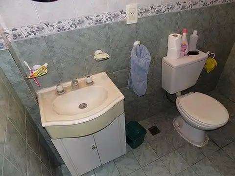 Casa 4 ambientes con 2 baños