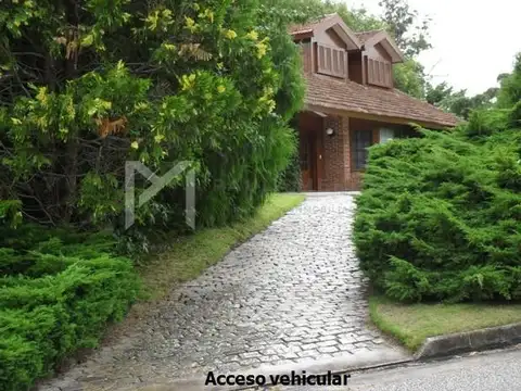 Casa en Venta con 4 cocheras