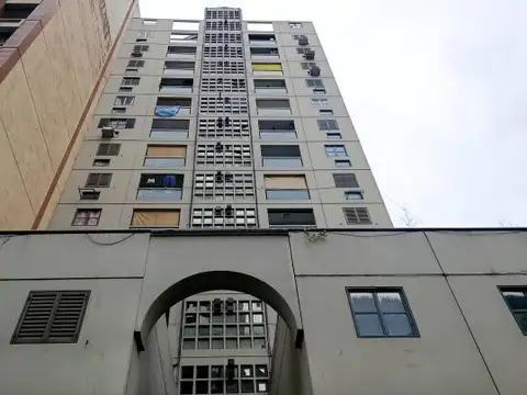 Hipólito Irigoyen 165 , Piso 6
